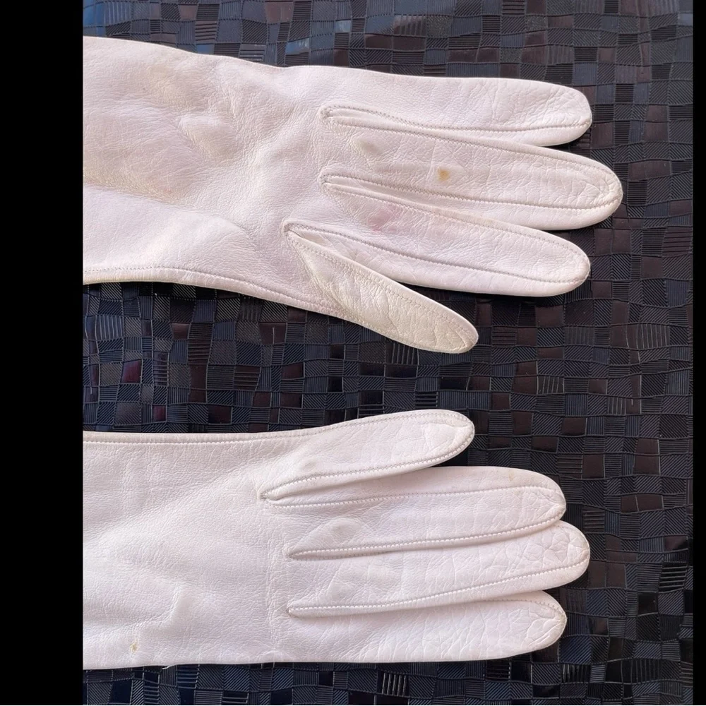Vintage Elegant White/ Ivory Leather Opera Gloves